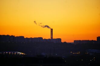 Scientific data visualization showing air pollution's impact on biological aging across European populations