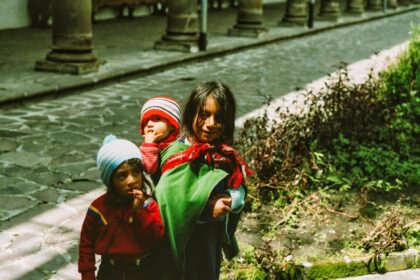 Infographic showing malnutrition statistics among Ecuadorian children by ethnicity