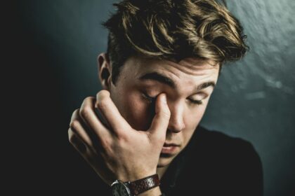 Close-up of person rubbing irritated eyes, illustrating common but potentially harmful reflex behavior