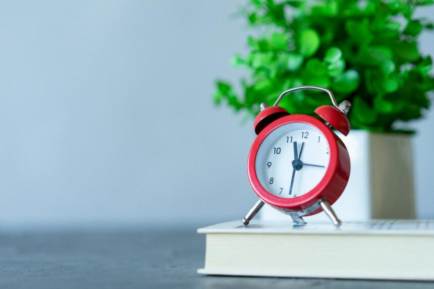 Diagram showing gut-brain circadian communication pathways