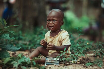 Infographic showing key risk factors for child wasting in Ghana including diarrheal episodes and maternal education