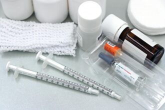 Medical chart comparing NSAID exposure and congenital malformations in pregnancy