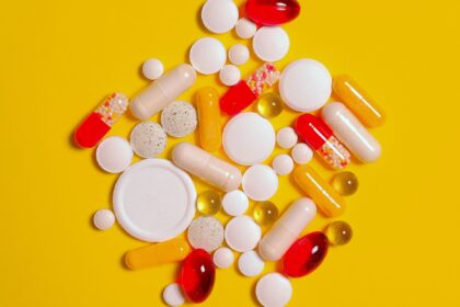 Clinical decision-making flowchart showing biomarker thresholds for antibiotic prescribing in respiratory infections