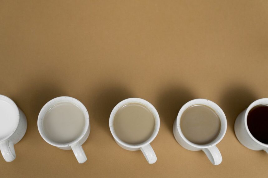 Coffee composition breakdown showing caffeine 1-2%, polyphenols and melanoidins 98-99%
