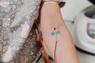 Medical catheter device with FDA safety warning symbol
