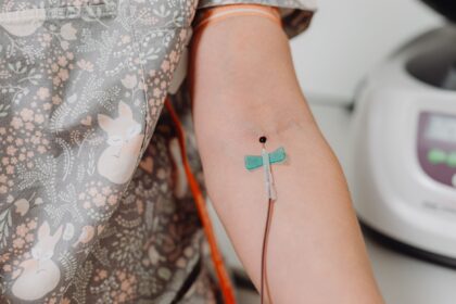 Medical catheter device with FDA safety warning symbol