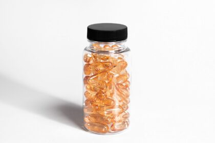 Bar chart comparing fish oil bioavailability rates across ethyl ester and triglyceride forms with low and high-fat meals