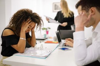 Physiological comparison of heat stress response between women and men during high-temperature exposure