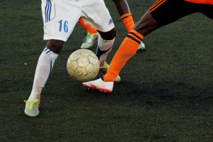 Bar chart comparing mean player height by position in elite soccer