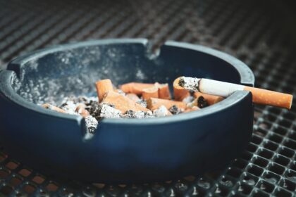 Medical illustration showing brain health improvement after smoking cessation