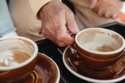 Chart showing dementia risk by daily coffee intake, with peak protection at 2–3 cups per day