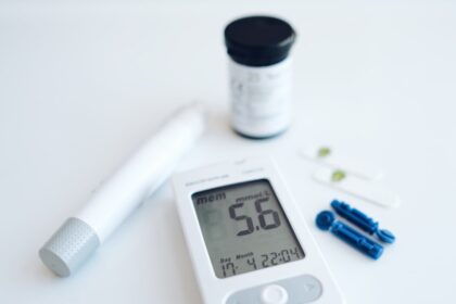 Clinical expert discussing continuous glucose monitoring device and childhood health outcomes