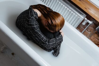 Illustration of a postpartum mother receiving mental health support and psychiatric care