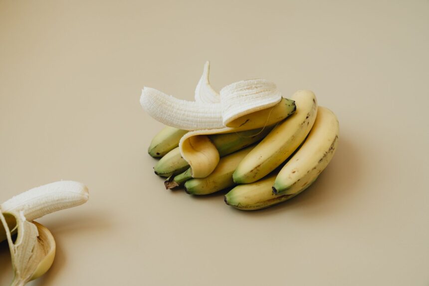 Chart showing American potassium intake versus recommended Adequate Intake levels for men and women