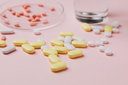 Infographic comparing primaquine dosing efficacy and safety trade-offs in P. vivax malaria treatment