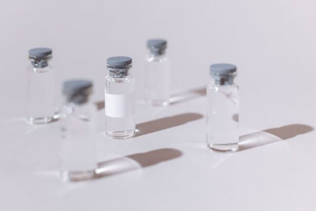 Medical illustration comparing sitafloxacin single-agent therapy to doxycycline-rifampicin combination for brucellosis treatment
