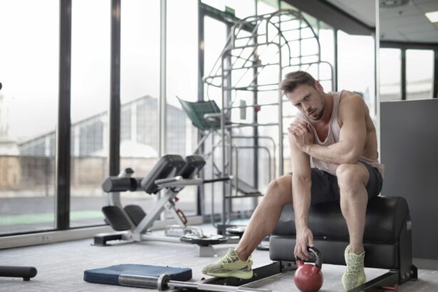 Chart showing muscle performance retention during training breaks across strength, aerobic fitness, and muscle mass metrics