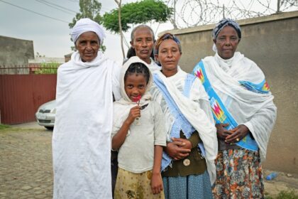 Bar chart comparing vaccination coverage estimates using longitudinal and cross-sectional methods in Ethiopia, 2018–2021
