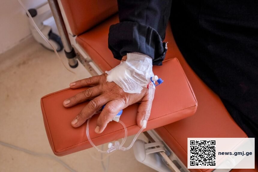 Medical illustration showing targeted cancer therapy mechanism