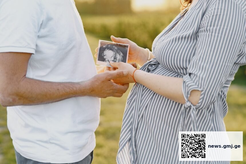 Wearable ultrasound patch for continuous pregnancy monitoring technology