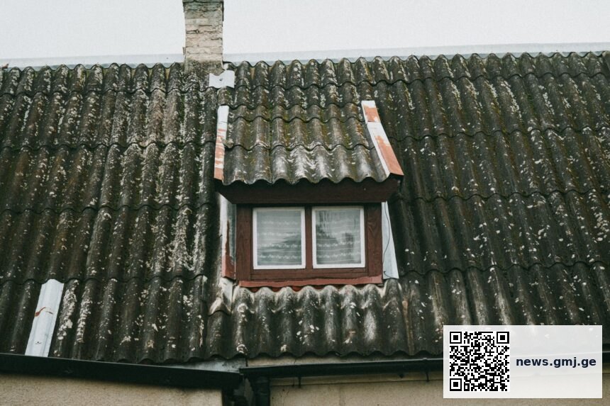 Official UK government warning notice on asbestos in consumer products