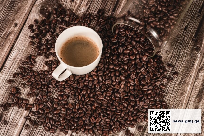 Diagram showing caffeine half-life variation across fast and slow metabolizers, smokers, and contraceptive users