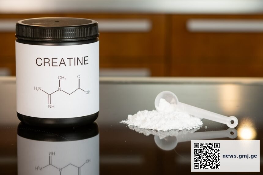 Bar chart comparing evidence strength for creatine effects on muscle versus cognitive outcomes