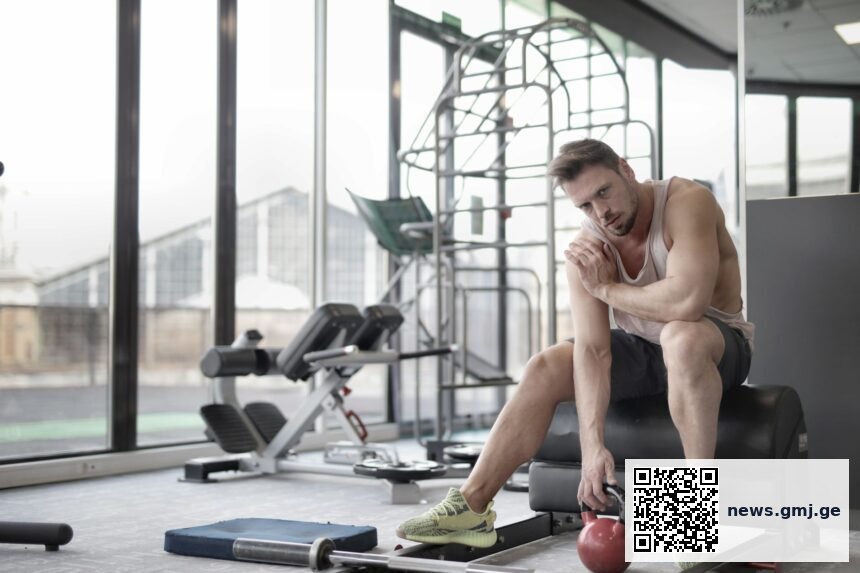 Chart showing muscle performance retention during training breaks across strength, aerobic fitness, and muscle mass metrics