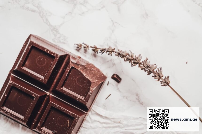 Dark chocolate cocoa beans with aroma effect illustration on appetite regulation